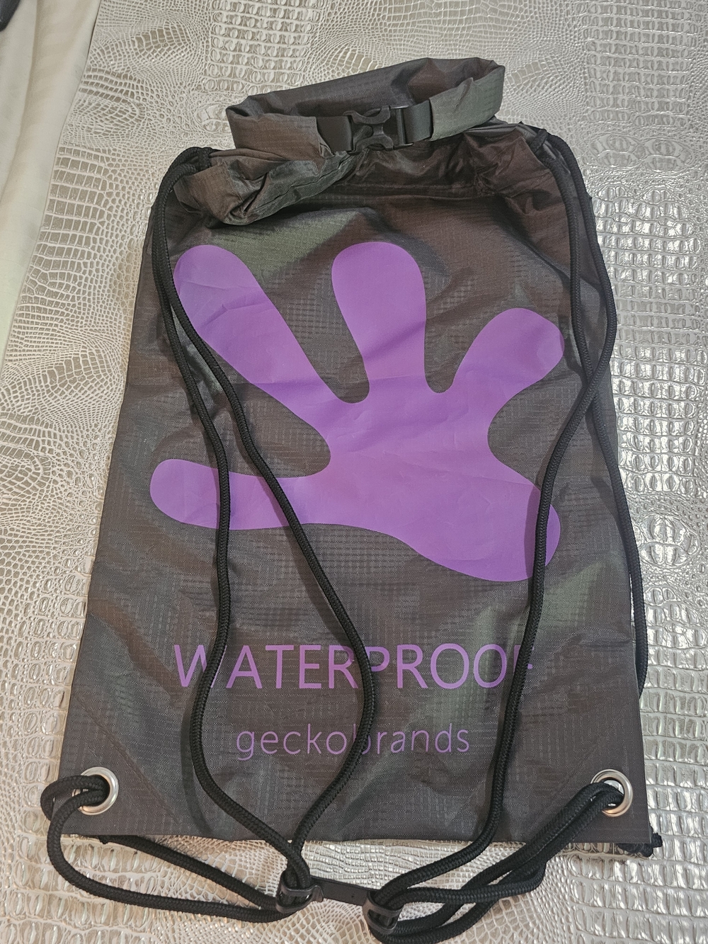 Gecko Brands Waterproof Drawstring Backpack in Purple & Black
